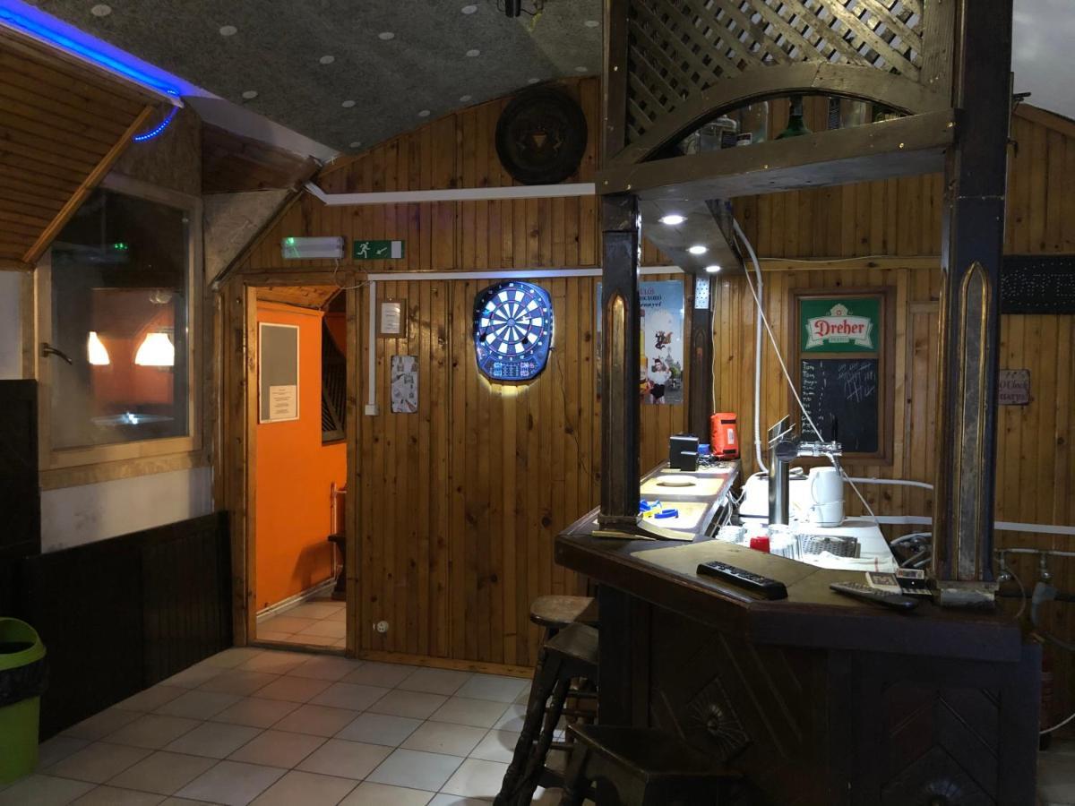 Whole Basemenet Former Pub4 Stag Do/Hen Party Budapest Eksteriør bilde