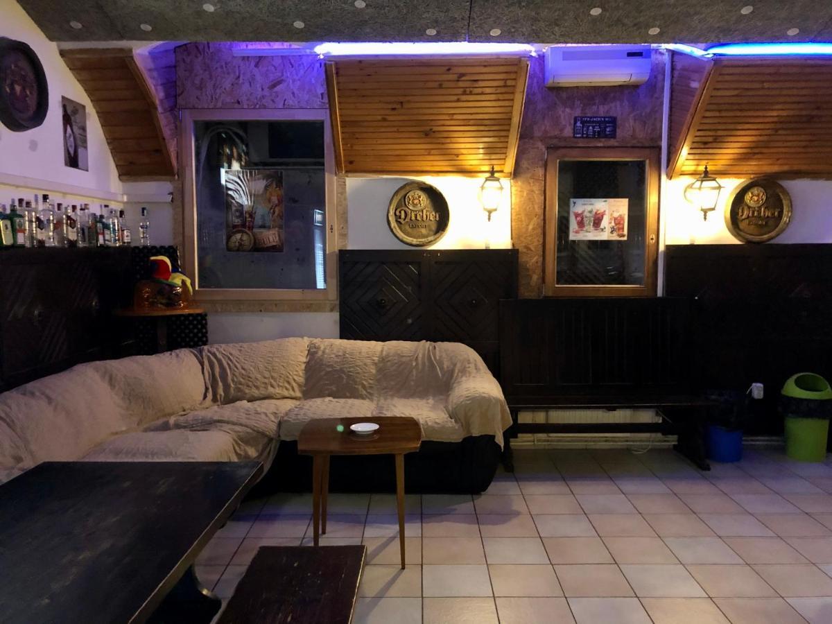 Whole Basemenet Former Pub4 Stag Do/Hen Party Budapest Eksteriør bilde